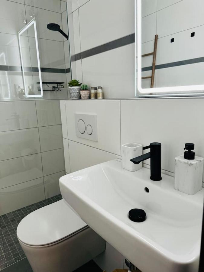 Klassen Stay - Design Studio In 11 Etage - Tolle Aussicht - Sauna, Pool - Netflix 라한슈타인 외부 사진