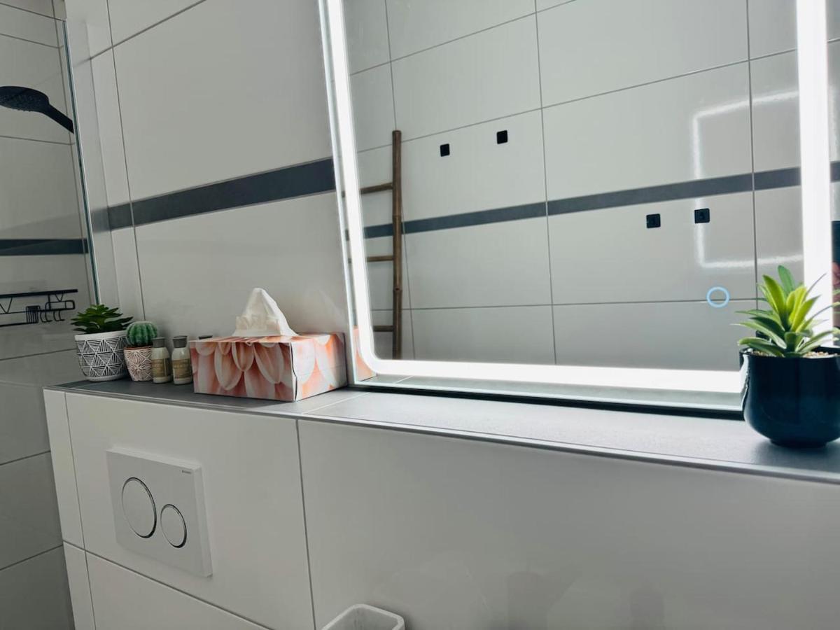 Klassen Stay - Design Studio In 11 Etage - Tolle Aussicht - Sauna, Pool - Netflix 라한슈타인 외부 사진