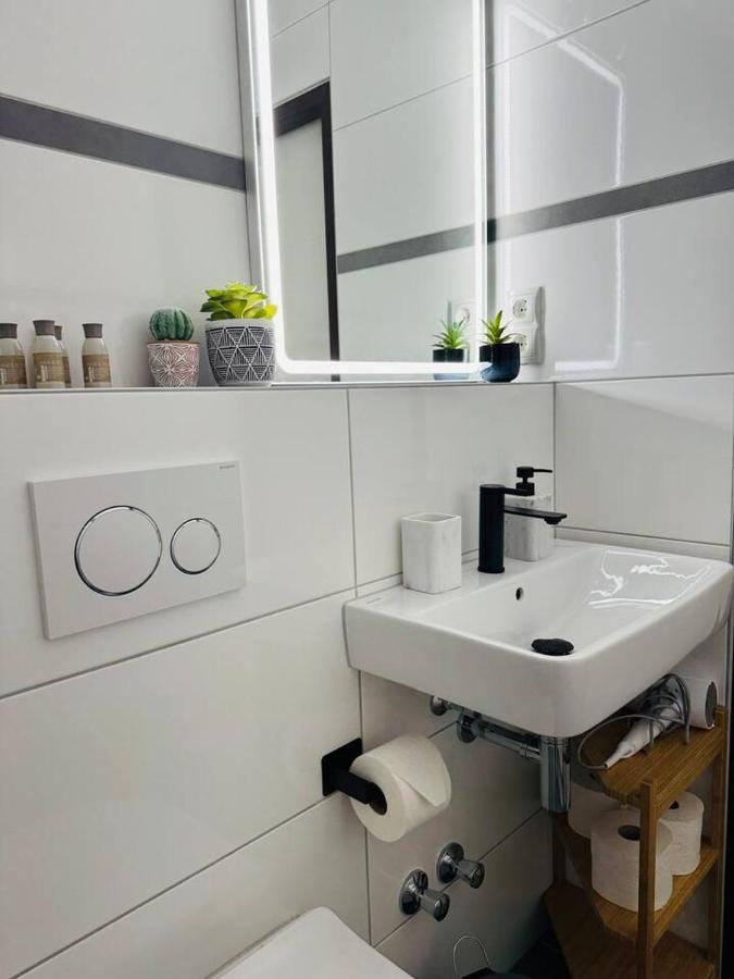 Klassen Stay - Design Studio In 11 Etage - Tolle Aussicht - Sauna, Pool - Netflix 라한슈타인 외부 사진